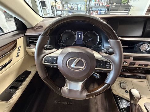 Used 2017 Lexus ES 350 w/ Premium Package FWD image 22