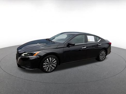 Used 2025 Nissan Altima 2.5 SV FWD image 8