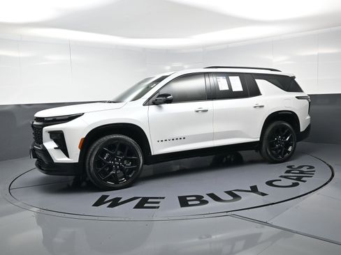 Certified 2025 Chevrolet Traverse RS w/ LPO, Floor Liner Package image 6