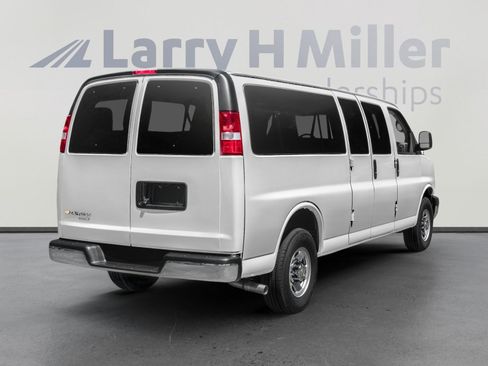 Used 2018 Chevrolet Express 3500 LS RWD image 2