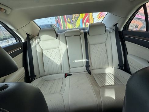 Used 2016 Chrysler 300 C Platinum image 10