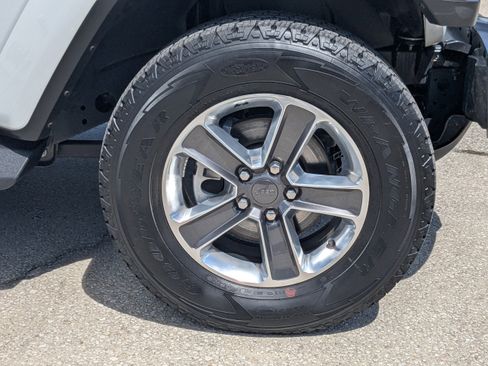 Used 2022 Jeep Wrangler Unlimited Sahara w/ Cold Weather Group image 12