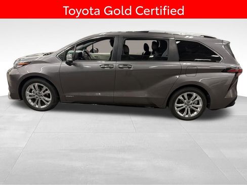 Certified 2021 Toyota Sienna Platinum image 2