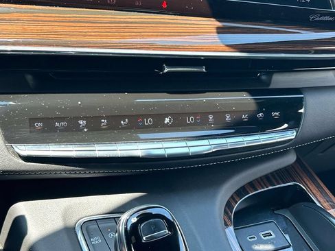 Certified 2023 Cadillac Escalade ESV Premium Luxury AWD/4WD image 42