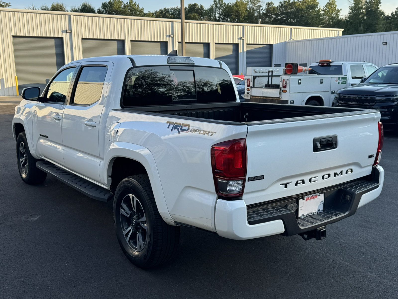 Used 2017 Toyota Tacoma TRD Sport w/ Tow Package RWD image 7