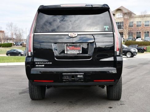 Used 2016 Cadillac Escalade Premium image 6