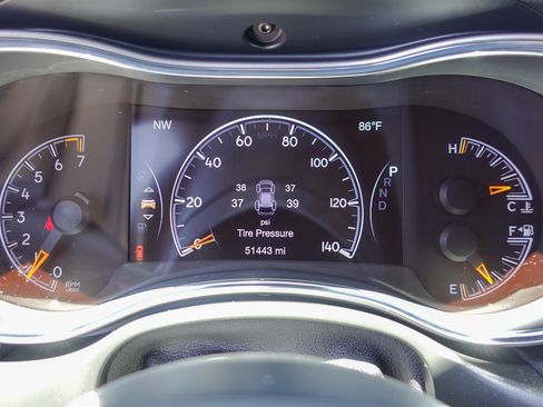 Used 2022 Jeep Grand Cherokee Laredo E RWD image 16