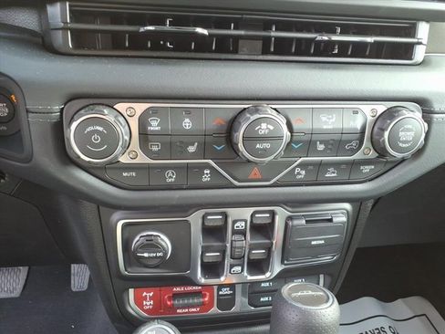 New 2026 Jeep Gladiator Mojave image 16