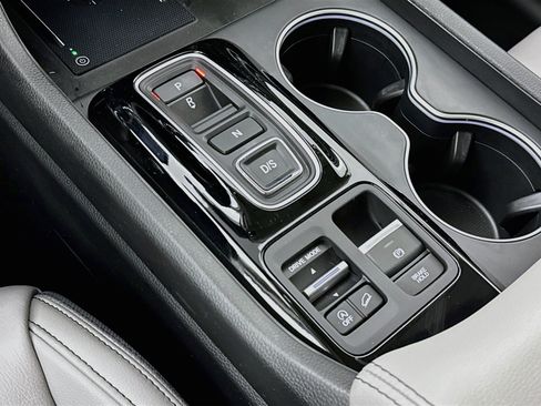 Certified 2024 Honda Pilot Touring image 17
