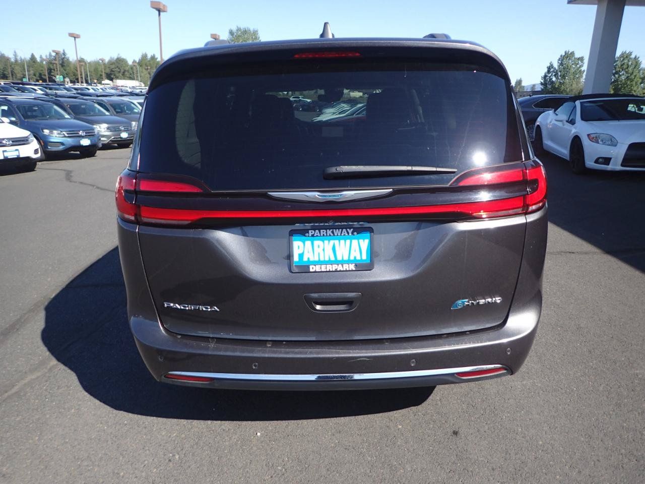 Used 2021 Chrysler Pacifica Limited w/ Premium & Safety Sphere Group FWD image 4