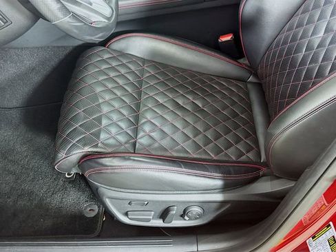 Used 2022 Genesis G70 3.3T image 24