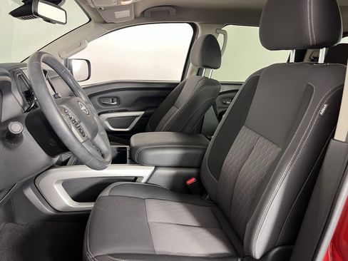 Used 2024 Nissan Titan SV w/ SV Convenience Package image 23