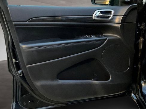 Used 2022 Jeep Grand Cherokee Laredo X image 19