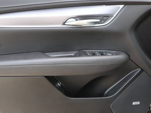 Certified 2022 Cadillac XT5 Luxury FWD image 10