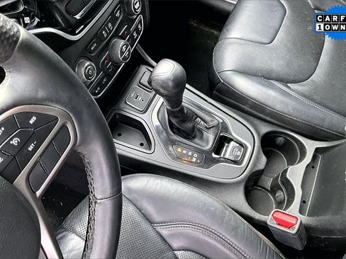 Used 2019 Jeep Cherokee Limited image 15