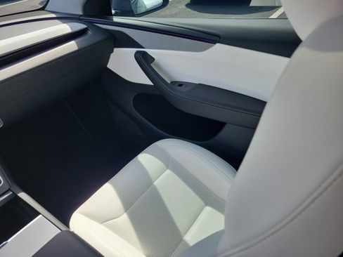 Used 2026 Tesla Model Y AWD image 4