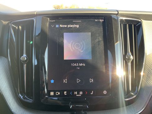 Used 2025 Volvo XC60 B5 Plus image 23