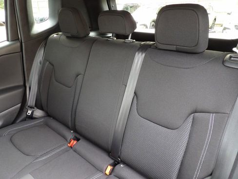 Used 2023 Jeep Renegade Latitude image 20