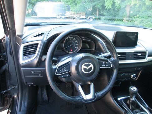 Used 2017 MAZDA MAZDA3 Touring FWD image 11