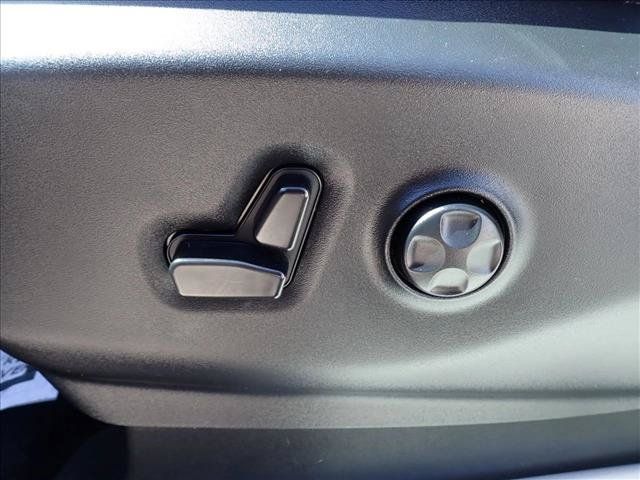Used 2024 Chrysler Pacifica Touring-L FWD image 16