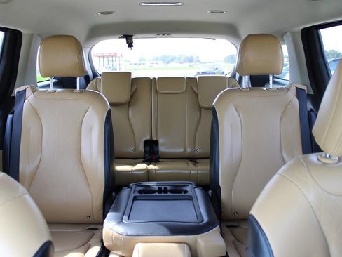 Used 2023 Kia Carnival LX image 15