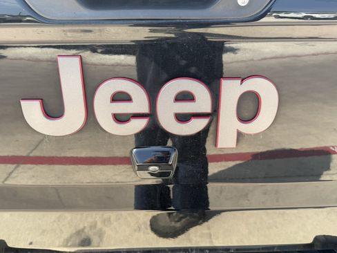 Certified 2020 Jeep Gladiator Rubicon AWD/4WD image 9