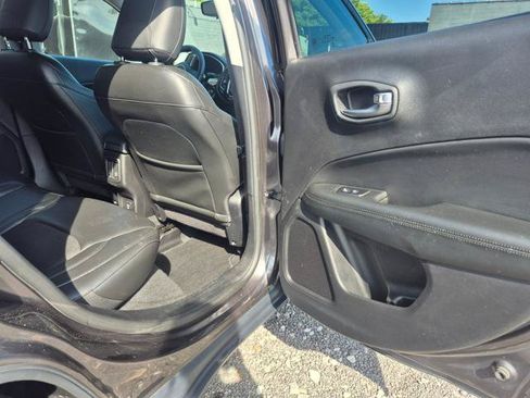 Used 2018 Jeep Compass Latitude FWD image 6