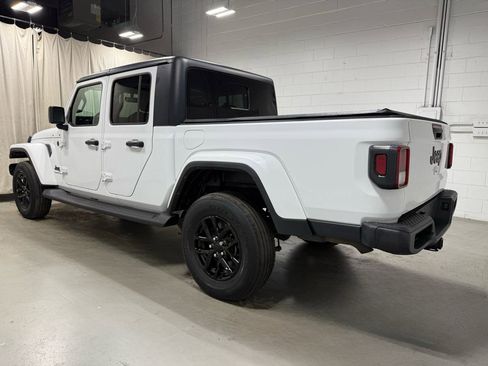 Used 2022 Jeep Gladiator Sport image 5