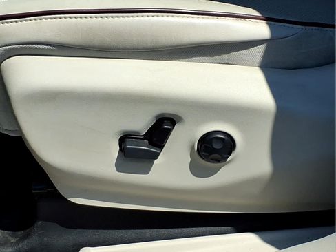 Used 2017 Chrysler Pacifica Limited w/ UConnect Theater Package FWD image 15