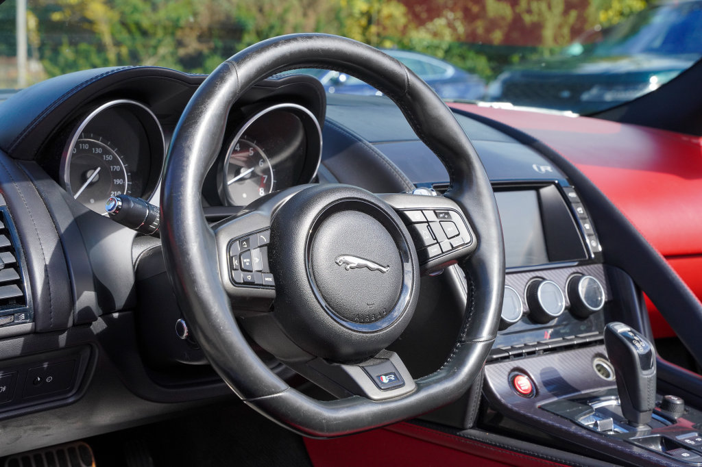 Used 2016 Jaguar F-TYPE R AWD/4WD image 11