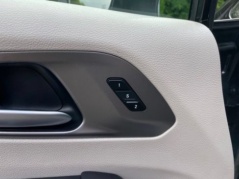 Used 2023 Chrysler Pacifica Touring-L AWD/4WD image 13