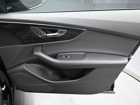 Used 2023 Audi Q8 Premium image 37