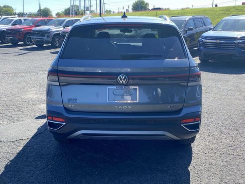 Used 2025 Volkswagen Taos SE AWD/4WD image 5