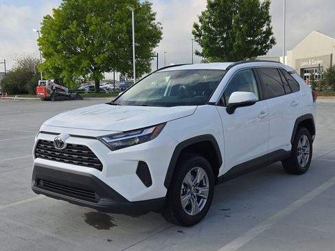 Used 2025 Toyota RAV4 XLE image 8