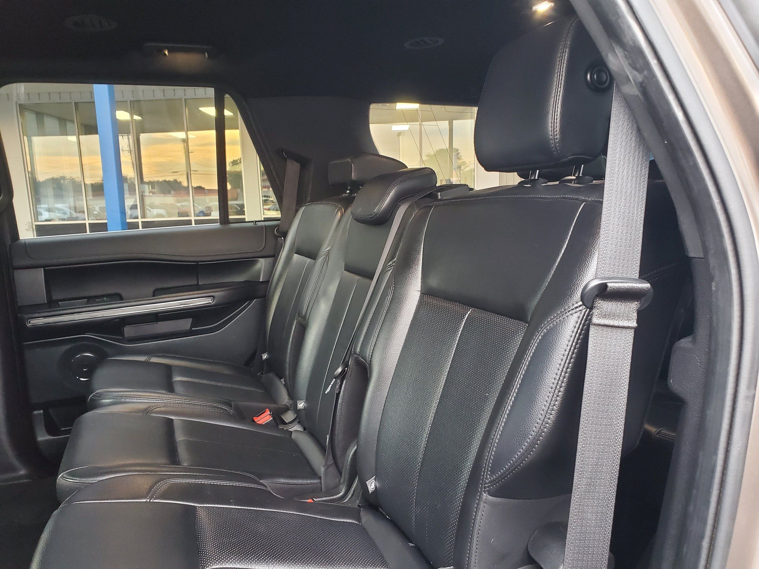 Used 2019 Ford Expedition XLT w/ Equipment Group 201A AWD/4WD image 26