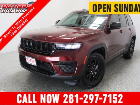 Used 2025 Jeep Grand Cherokee Altitude AWD/4WD image 1
