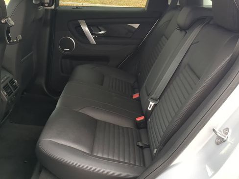 Used 2025 Land Rover Discovery Sport S image 21