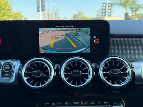 Used 2022 Mercedes-Benz GLB 250 4MATIC image 29