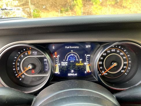 Used 2023 Jeep Gladiator Sport image 14