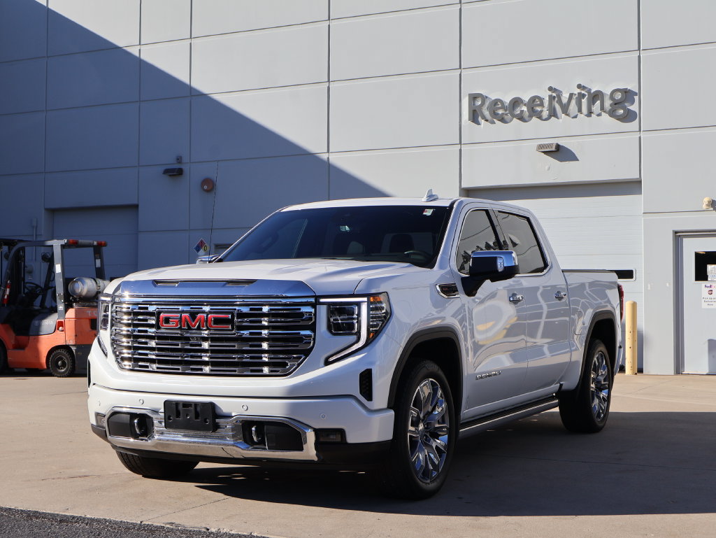Used 2024 GMC Sierra 1500 Denali AWD/4WD image 3