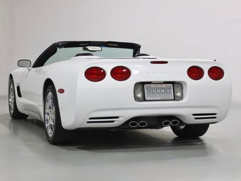 Used 2004 Chevrolet Corvette Convertible w/ Preferred Equipment Group RWD image 51