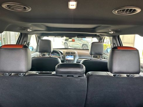 Used 2019 Ford Explorer XLT w/ Equipment Group 202A AWD/4WD image 18