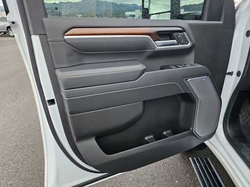 Used 2025 GMC Sierra 3500 Denali w/ Denali Reserve Package image 16