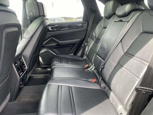 Used 2021 Porsche Cayenne AWD/4WD image 11