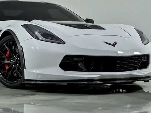 Used 2019 Chevrolet Corvette Z06 RWD image 3
