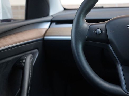 Used 2023 Tesla Model Y Performance AWD/4WD image 32