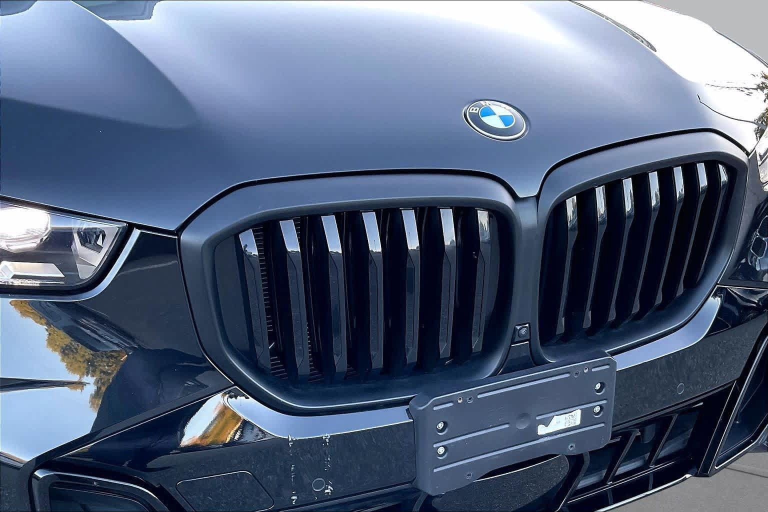 Used 2024 BMW X5 xDrive40i w/ M Sport Package AWD/4WD image 31