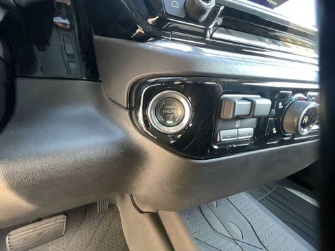 Used 2025 Chevrolet Silverado 2500 LT w/ Convenience Package image 16