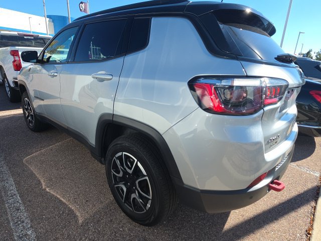 Used 2024 Jeep Compass Trailhawk AWD/4WD image 11