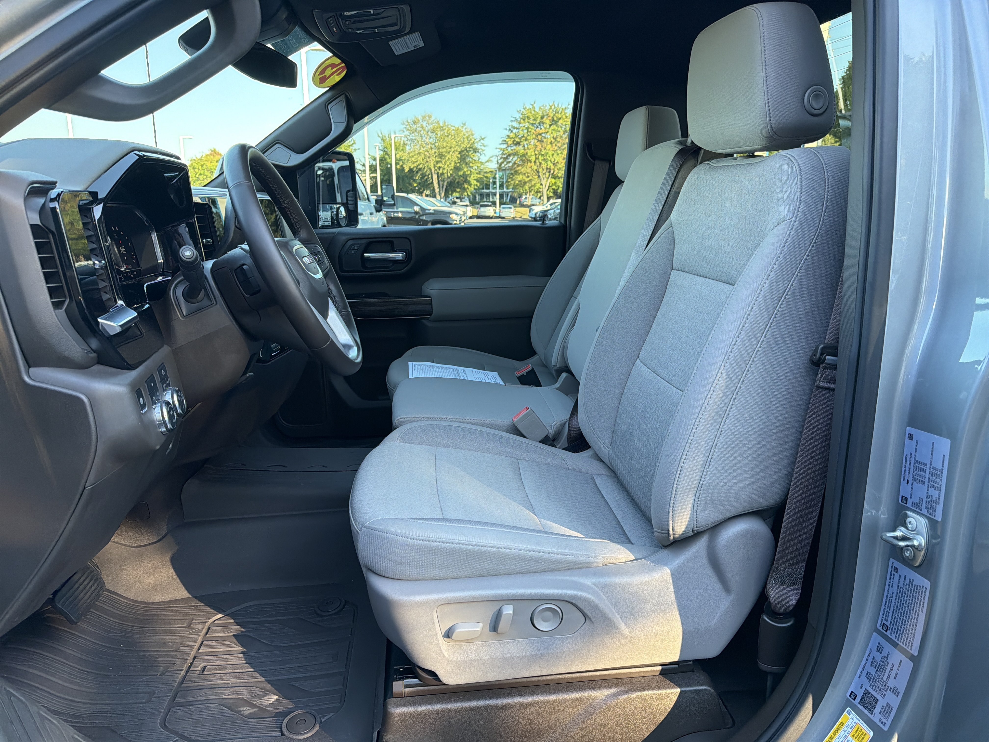 Used 2025 GMC Sierra 2500 SLE AWD/4WD image 19